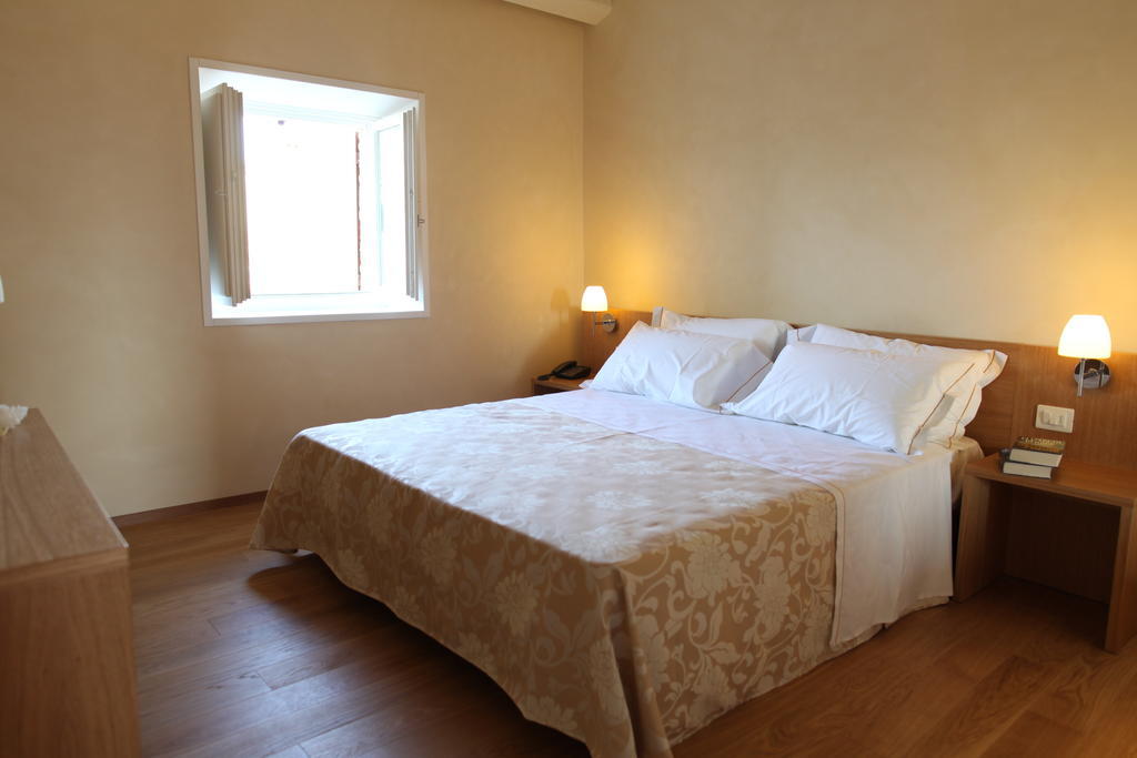 Relais Del Borgo Hotel & Spa 4 Stelle Staffolo Стая снимка