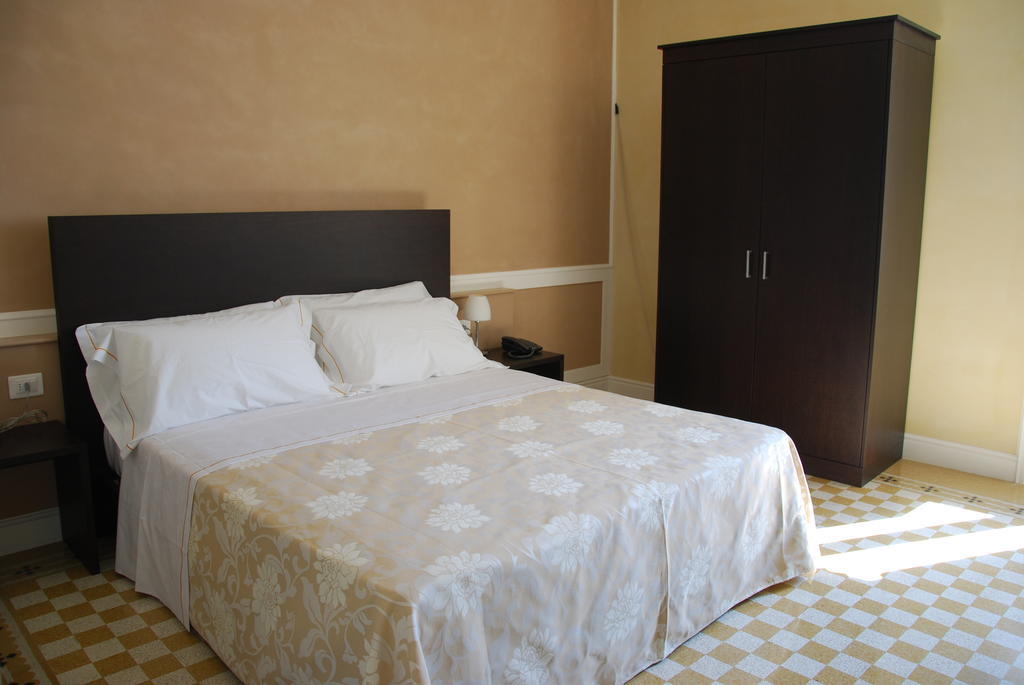 Relais Del Borgo Hotel & Spa 4 Stelle Staffolo Стая снимка